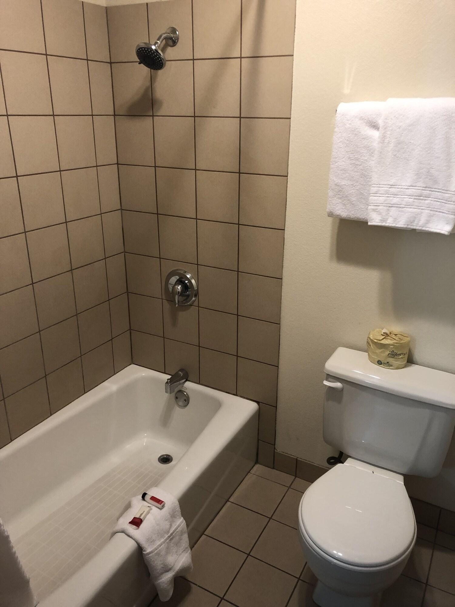 Super 8 By Wyndham Ontario Motel Екстериор снимка