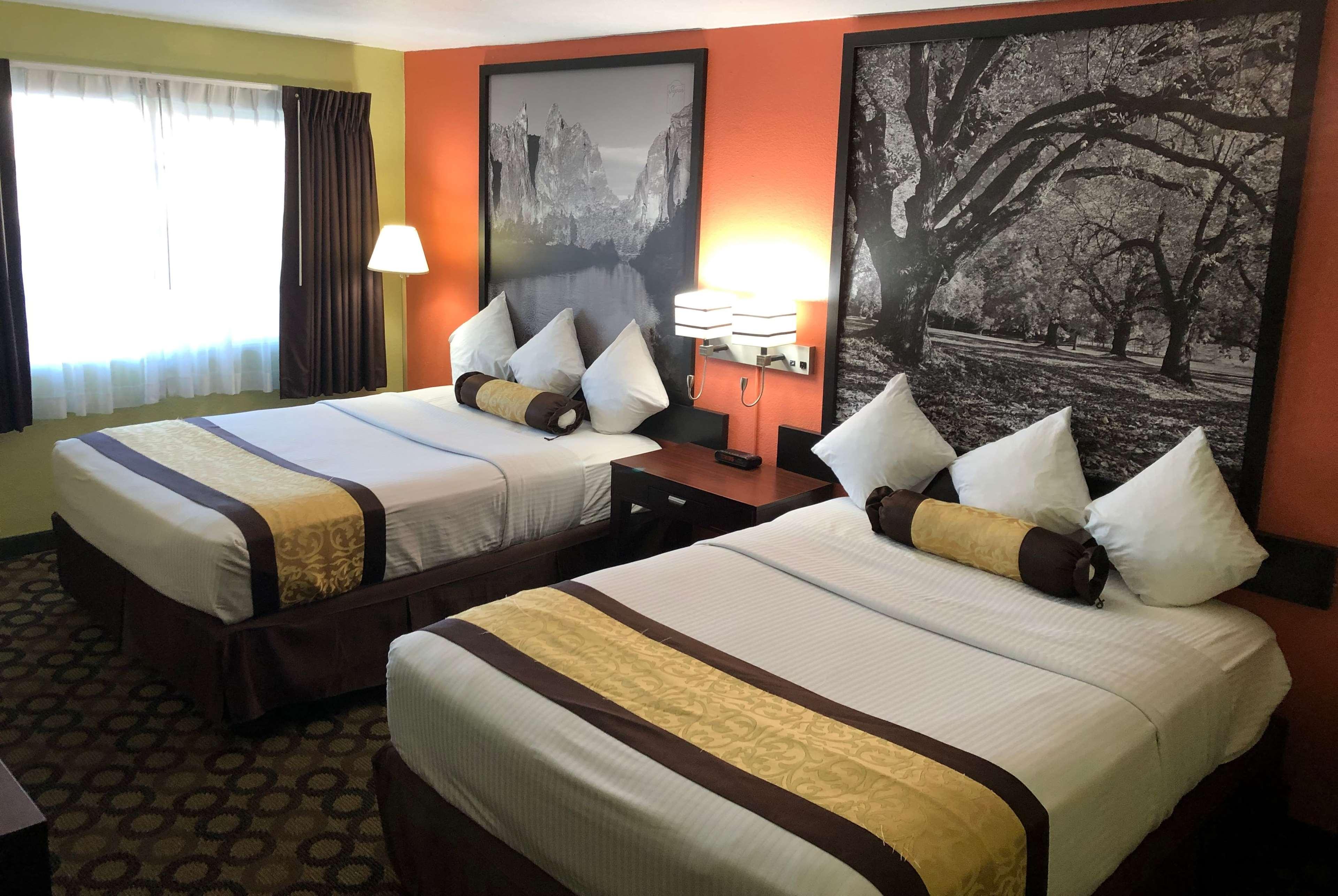Super 8 By Wyndham Ontario Motel Екстериор снимка